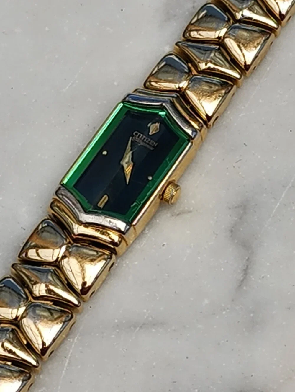Vintage 90s Citizen Elegance 5421 Women Green Dial Gold-Tone Hexagon Watch 7.25